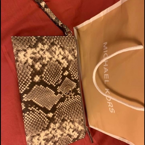 Michael Kors snakeskin Clutch - Picture 5 of 5
